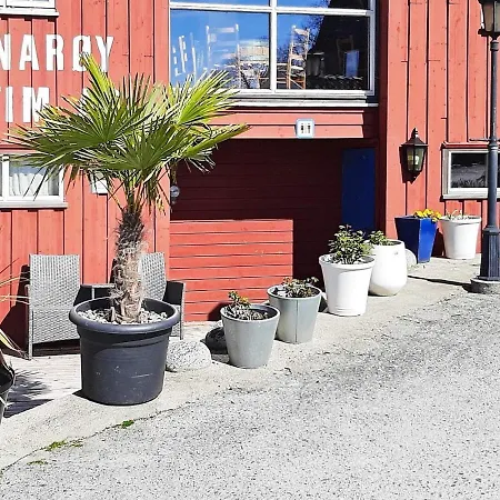 Holiday Sjernaroy