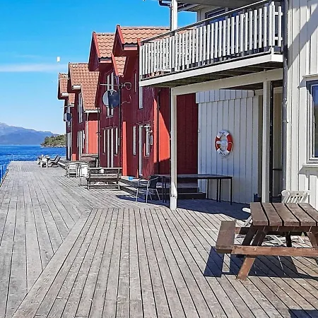 Holiday Feriehus Sjernaroy